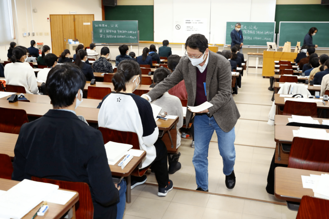 出国留学_2024年日本大学入学共通测试，32年来报考人数首次跌破50万人！