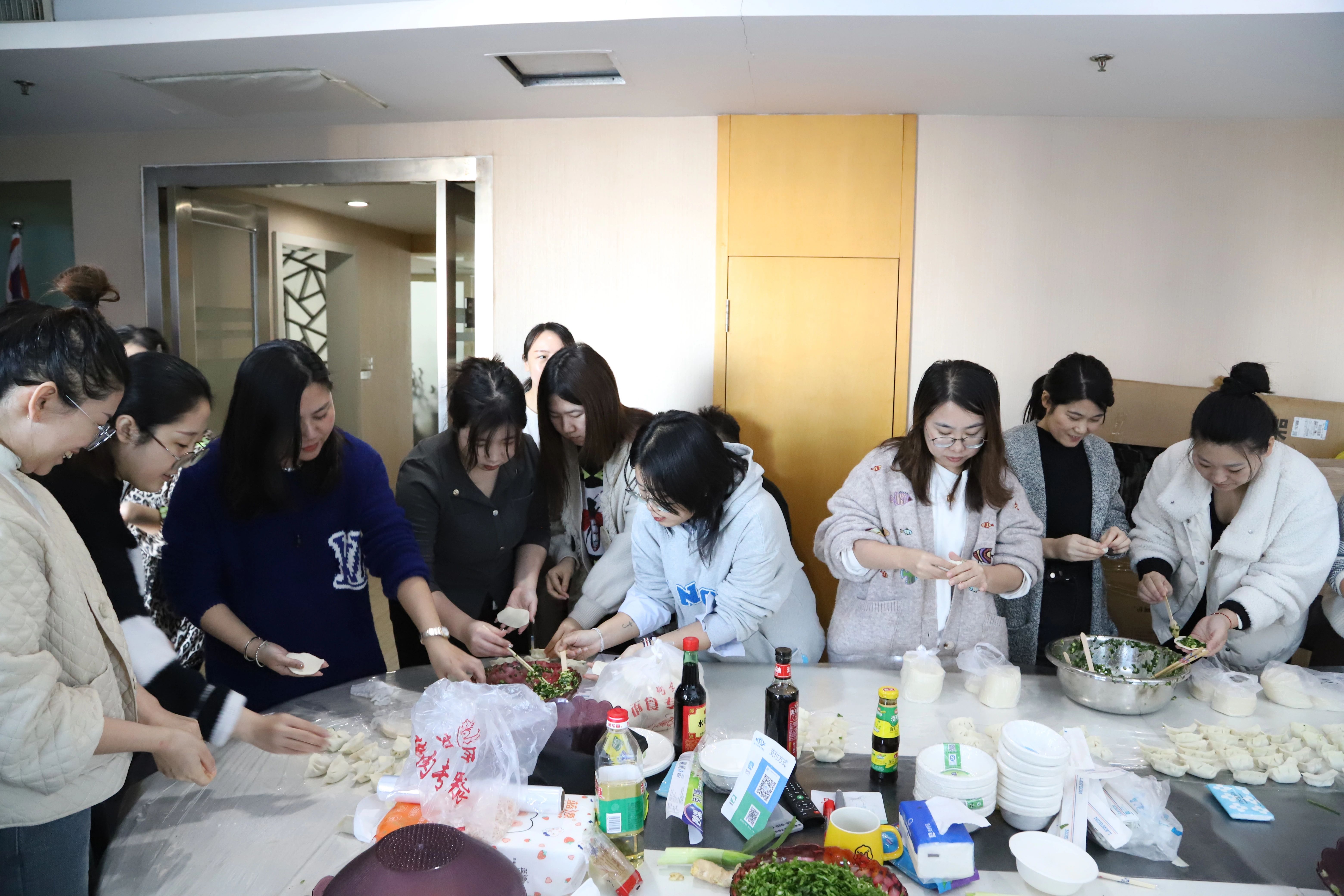 【小年至 年味浓】新干线教育集团举办“欢度小年 饺子飘香” 活动！