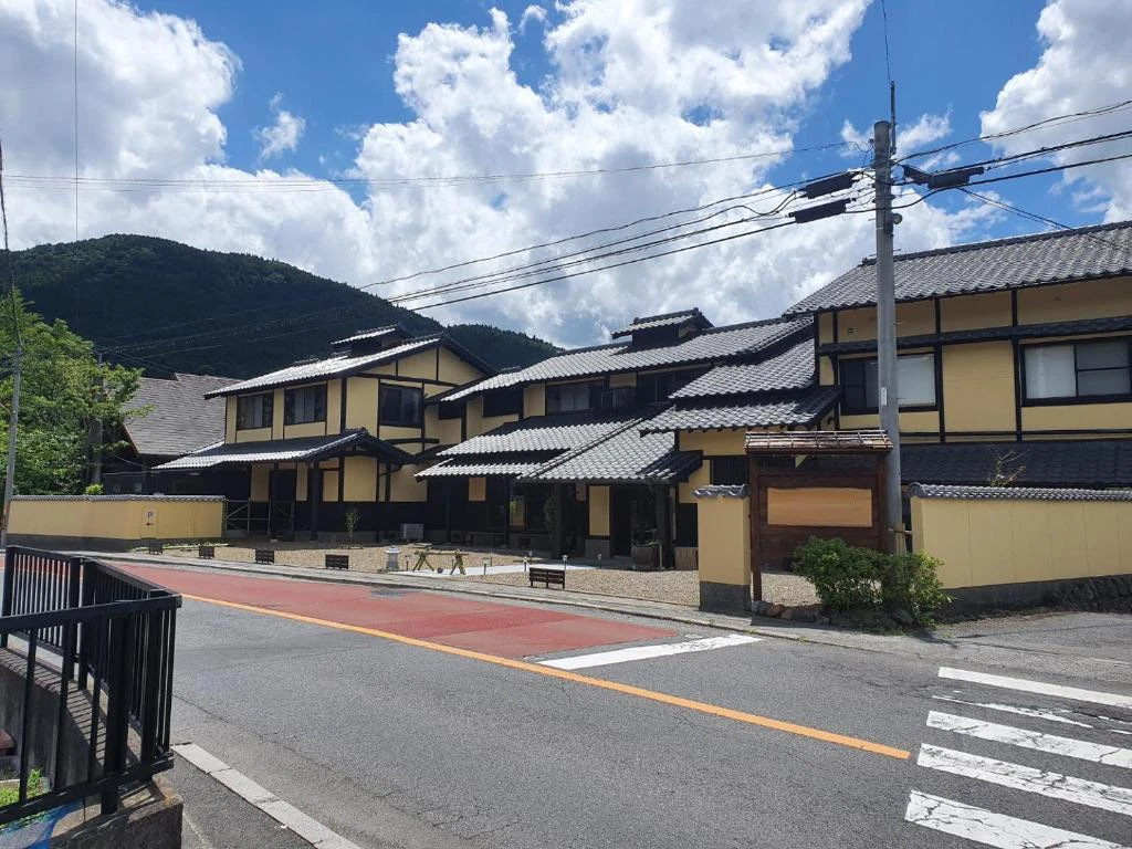 【日本工作】民宿度假村招聘|前台&接待&翻译 人文签证 保险齐全！