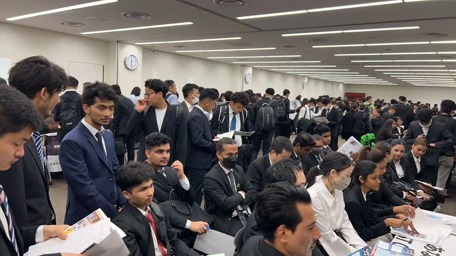 日本就业|2030年缺口63万！日本劳动力危机下外国人迎来就业新机遇！「新干线教育集团」